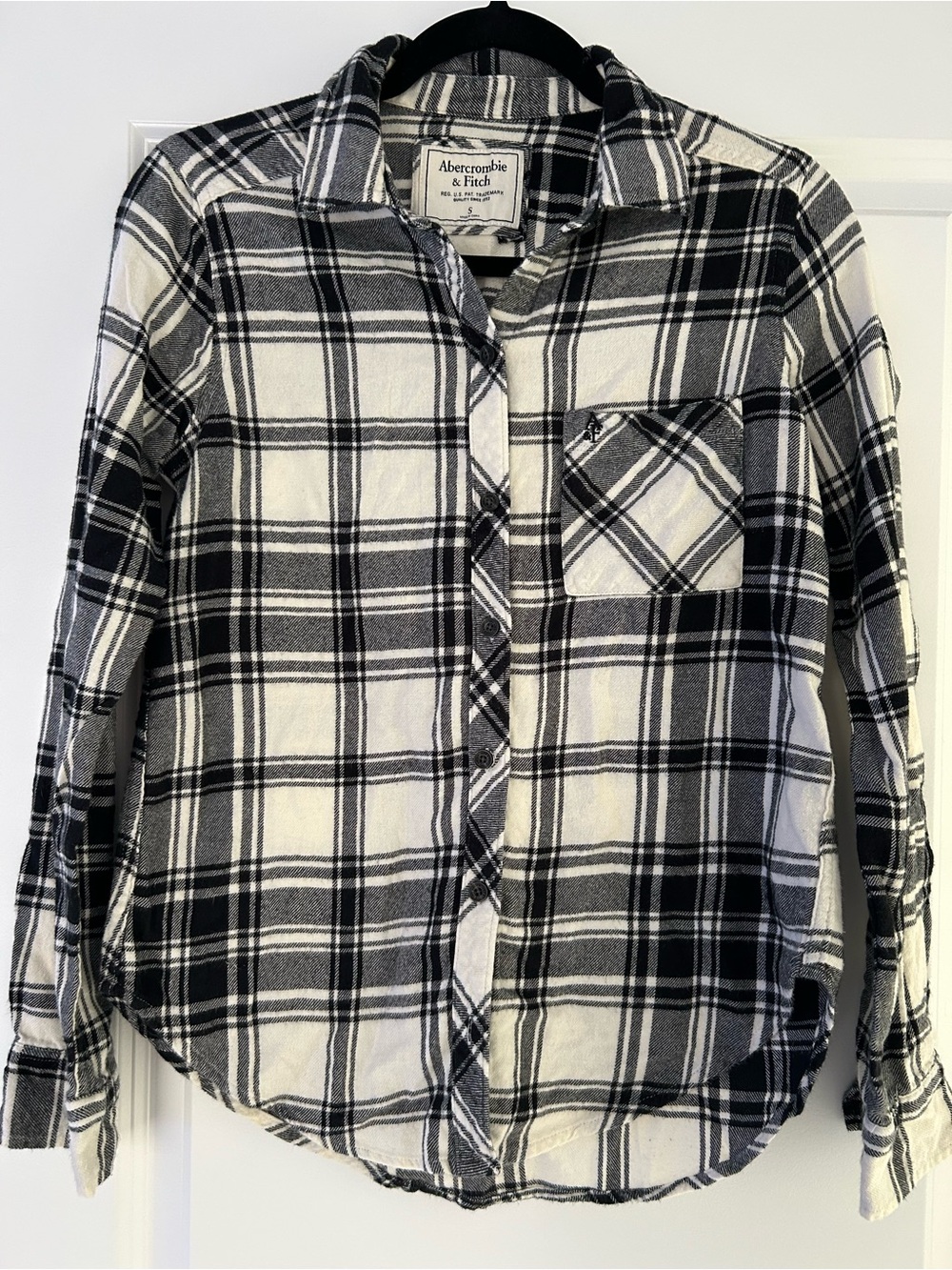 Abercrombie & Fitch Black and Cream Plaid Button-Down Shirt